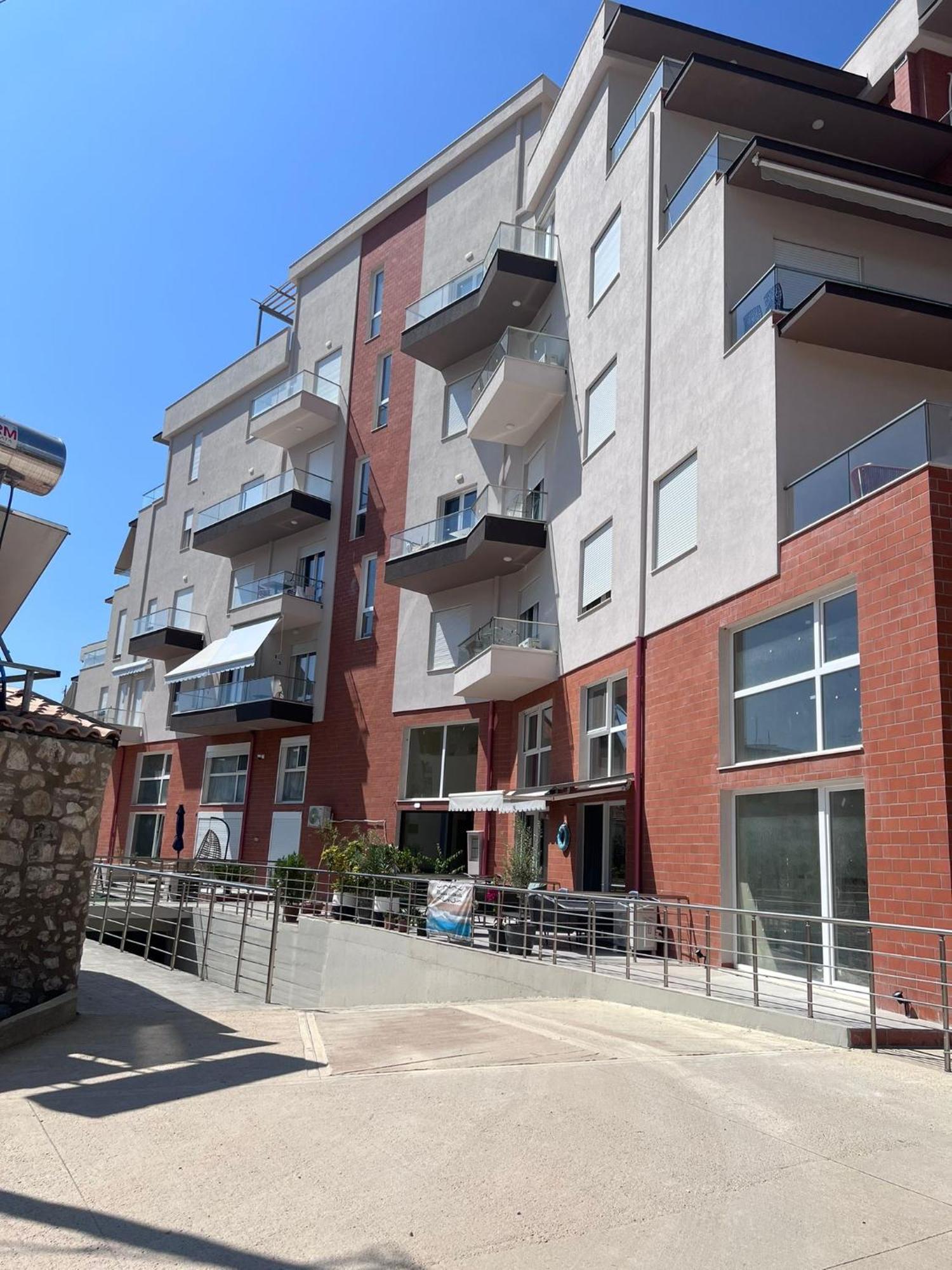 Luris Apartment *